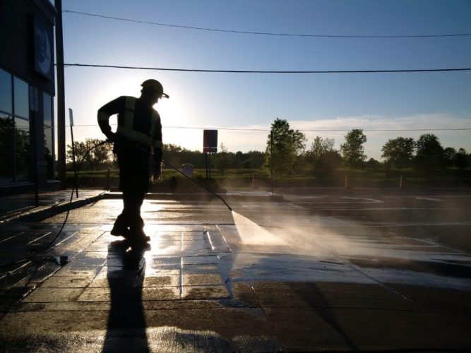 pressure-washing-tech